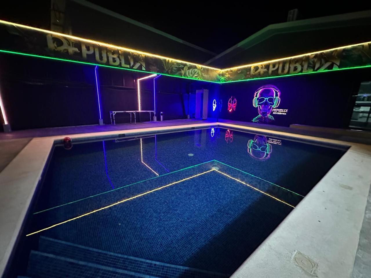 Republik Hotel, Bistro And Nightclub On Site Jaco Luaran gambar