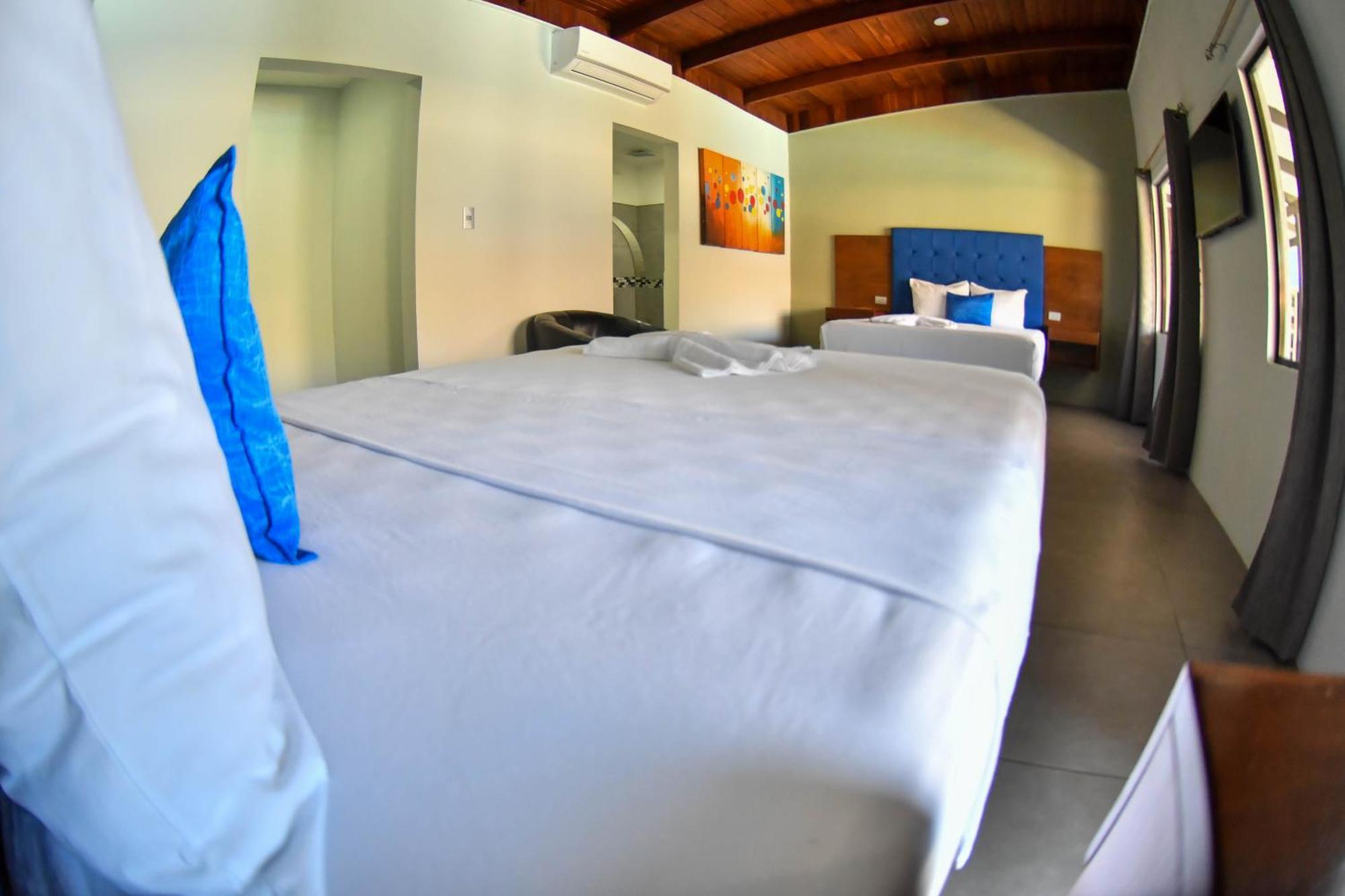 Republik Hotel, Bistro And Nightclub On Site Jaco Luaran gambar