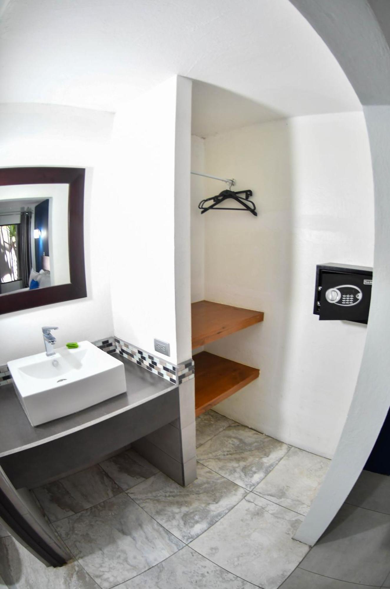 Republik Hotel, Bistro And Nightclub On Site Jaco Luaran gambar
